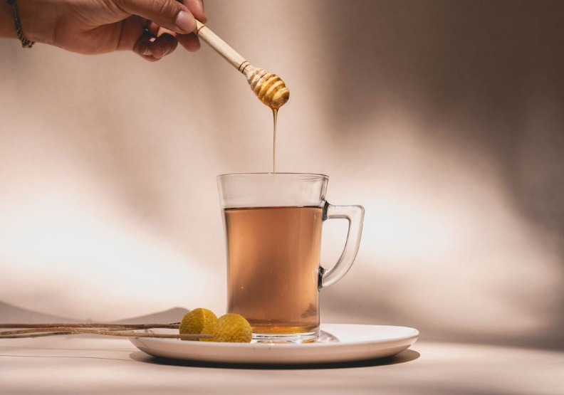 咳嗽、喉咙痛难受？5款护喉食材轻松缓解，蜂蜜绿茶助你舒适过冬！